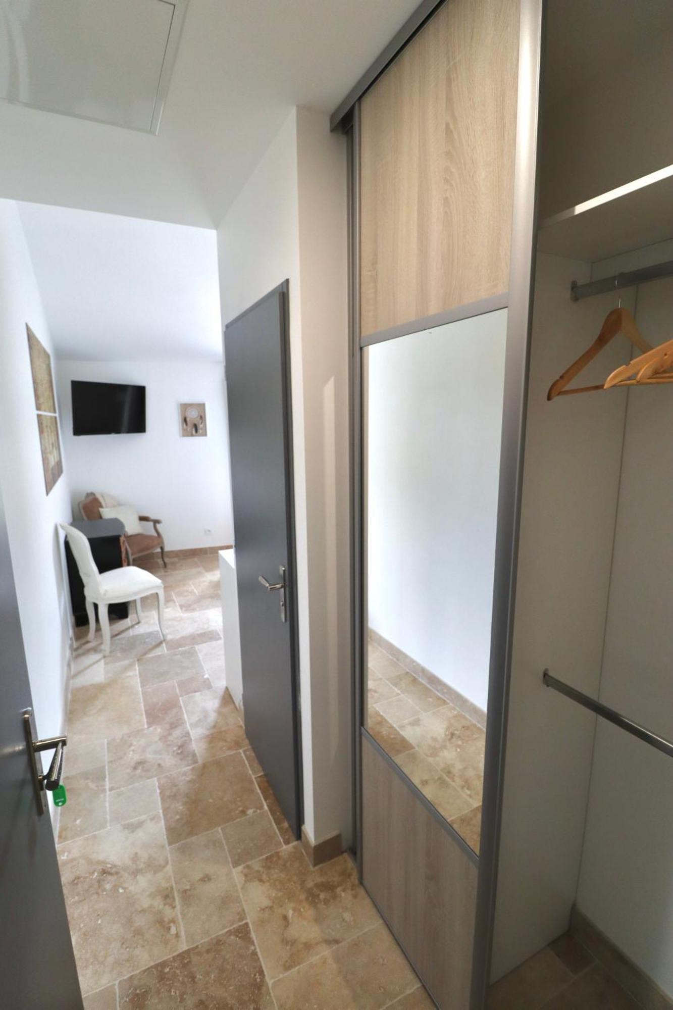 Chambres D'Hotes Avec Jacuzzi Et Piscine Au Mas De Cadoule Saint-Just  Room photo