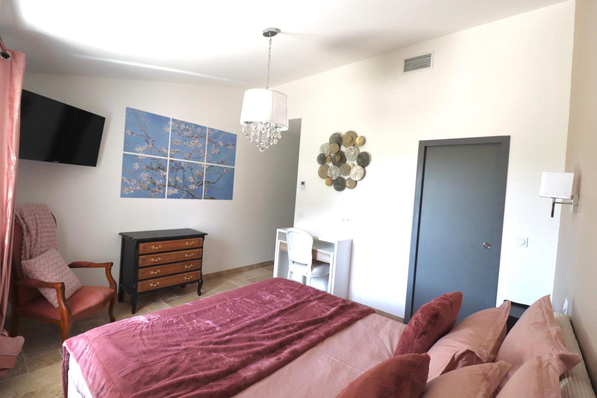 Chambres D'Hotes Avec Jacuzzi Et Piscine Au Mas De Cadoule Saint-Just  Room photo