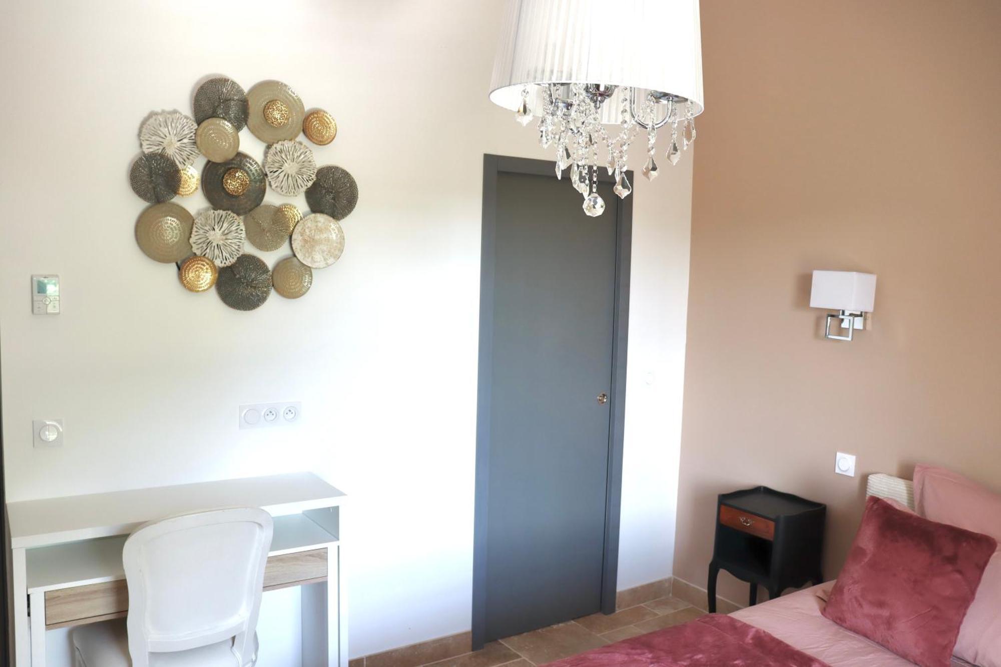 Chambres D'Hotes Avec Jacuzzi Et Piscine Au Mas De Cadoule Saint-Just  Room photo